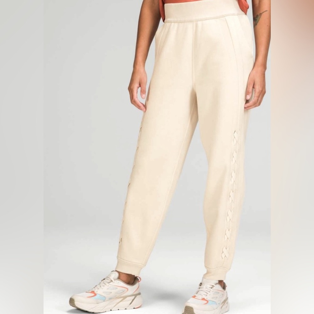 Lululemon Women's Braided Detail High-Rise Jogger